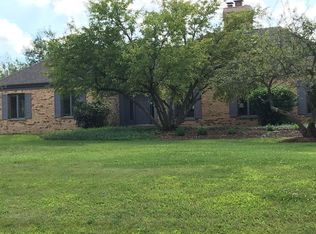 2244 Harrow Gate Dr, Inverness, IL 60010