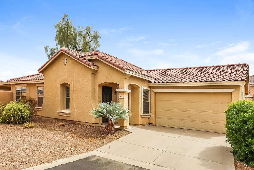 3 bed, 2.0 bath, 1366 sqft, $2,090 — Photo 1