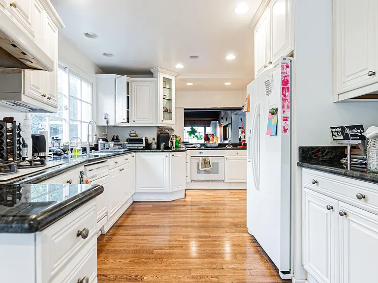 863 Manning Ave — Photo 10