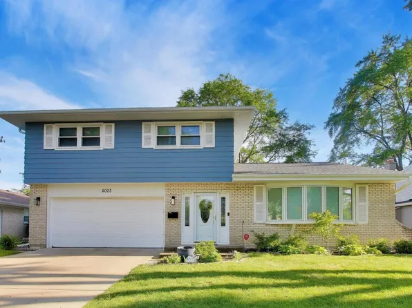 2003 E Lillian Ln, Arlington Heights, IL 60004