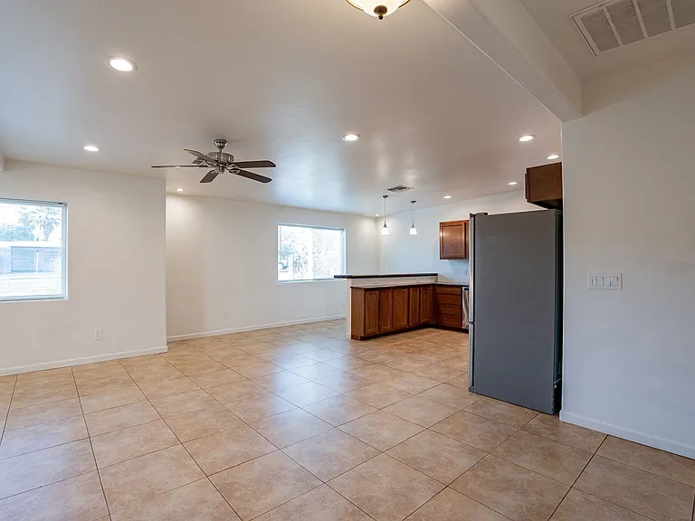436 E. Waverly St. — Photo 7