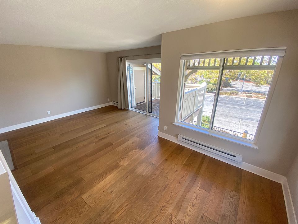 1st image of 200 Shoreline Ct