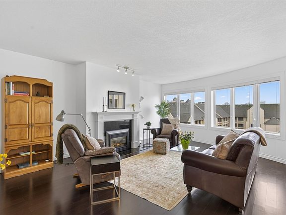 3rd image of 50 Songhees Rd #618