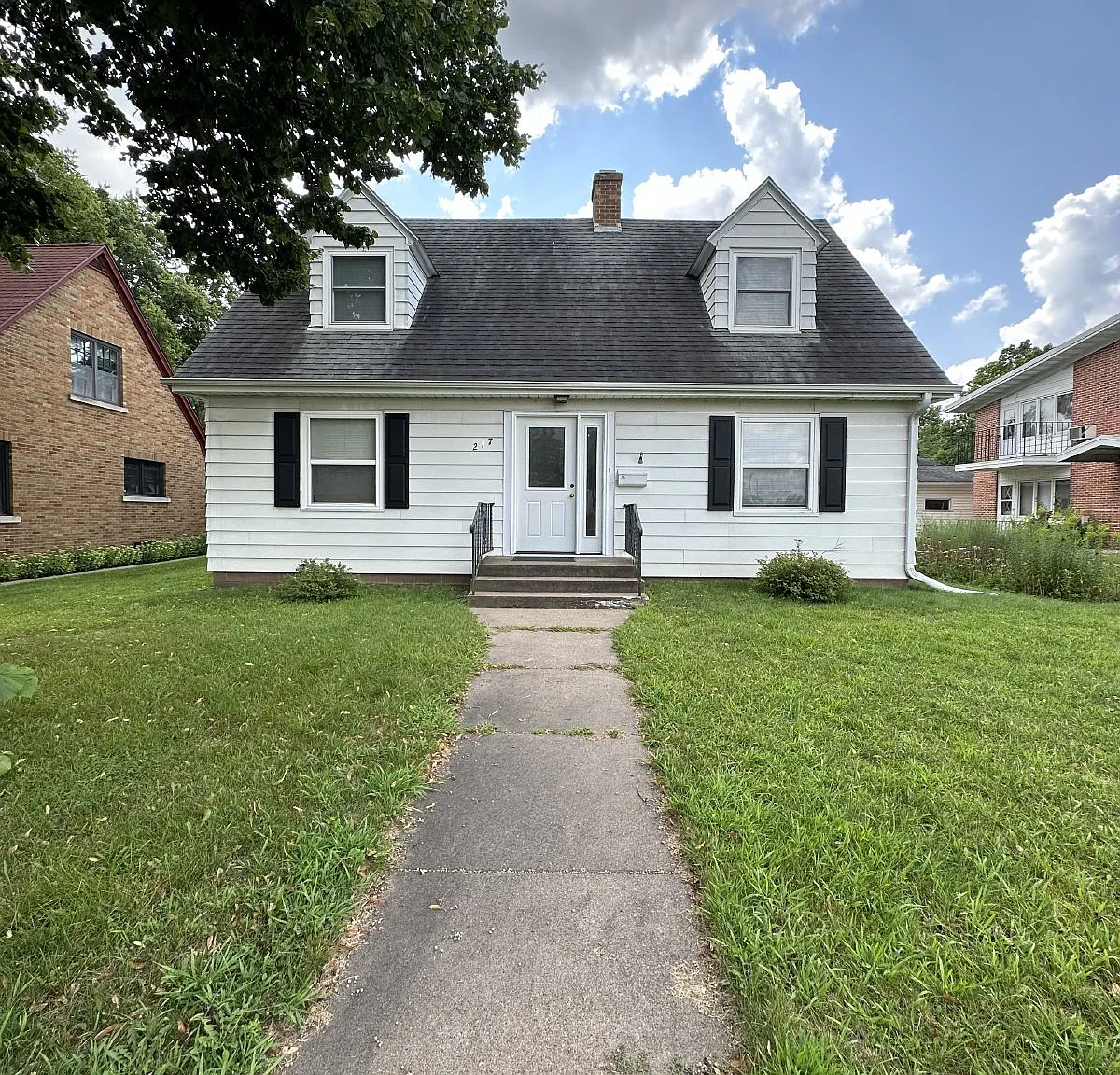 3 bed, 1.5 bath, $610 — Photo 1
