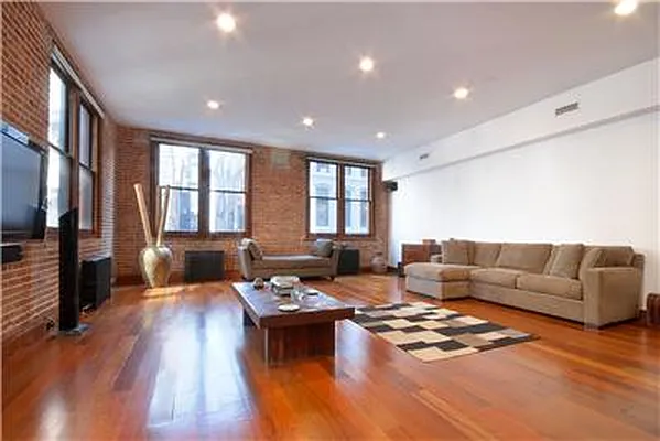 Sold by Warburg | media 5