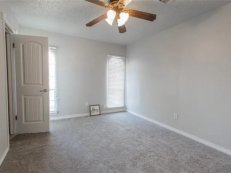 1056 NW 7th Pl — Photo 27