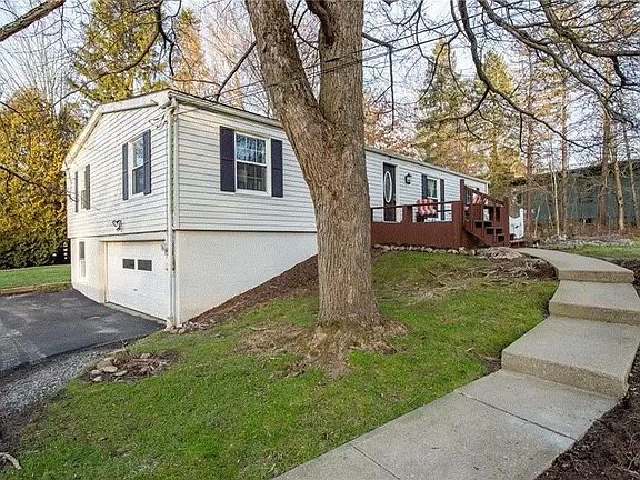 3rd image of 7704 Blackford Dr