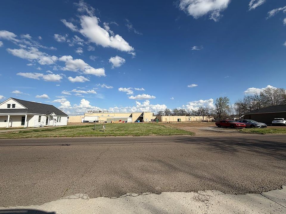 1st image of 210 N Chrisman Ave