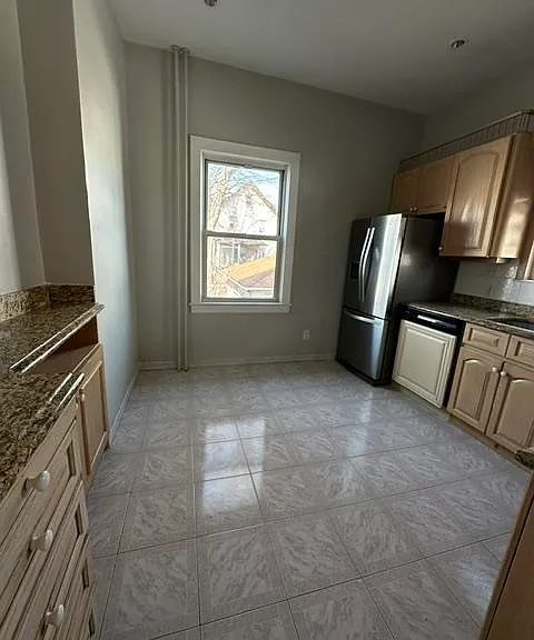 228 73rd St — Photo 3