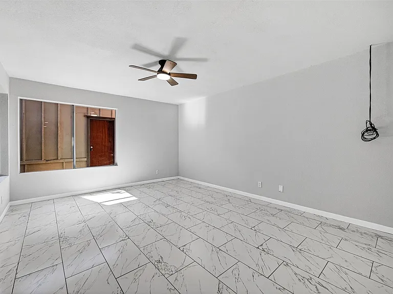 8046 Ellinger Ln — Photo 18