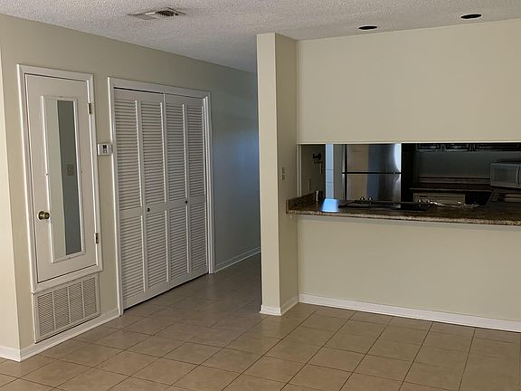 3rd image of 8175 Stonebrook Dr Unit 1