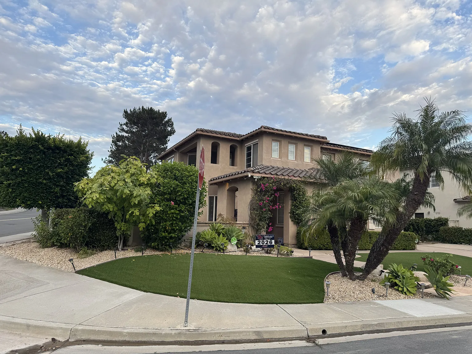 5 bed, 3.5 bath, 3215 sqft, $7,495 — Photo 2