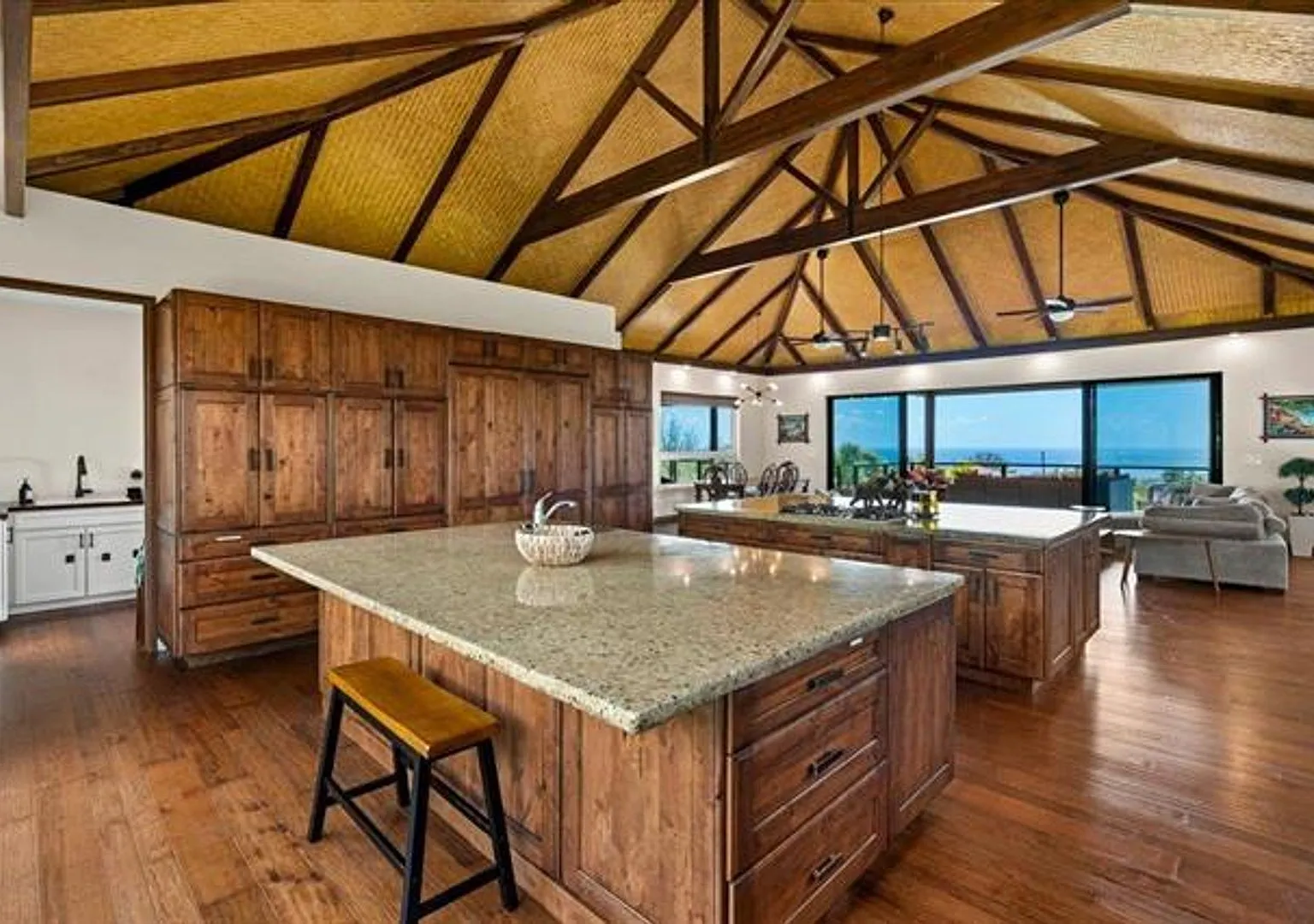 Magnificent Wailuku Country Estate — Photo 3