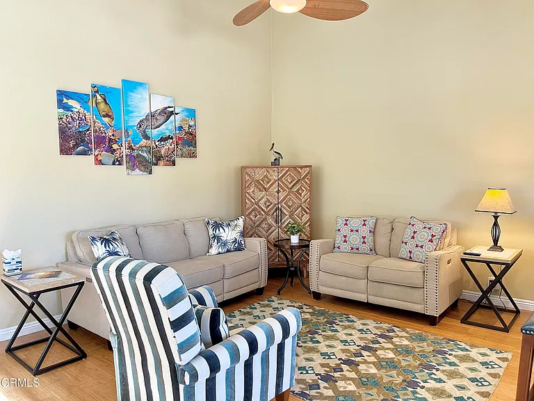 117 La Brea St — Photo 40