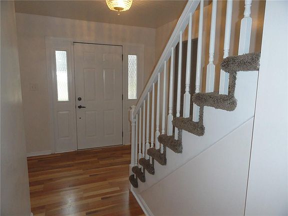 2nd image of 821 Redwood Dr