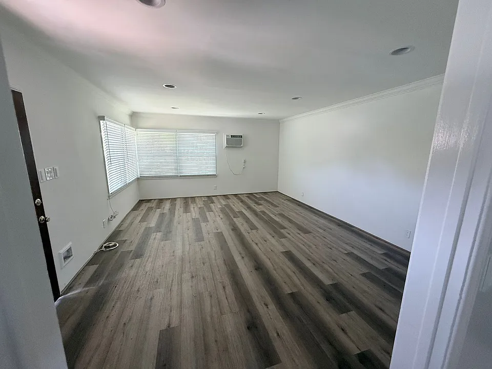 139-145 N Harper Ave