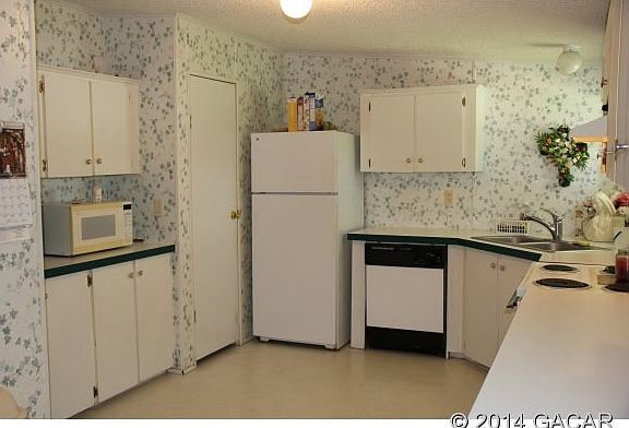 Big Bright Kitchen!