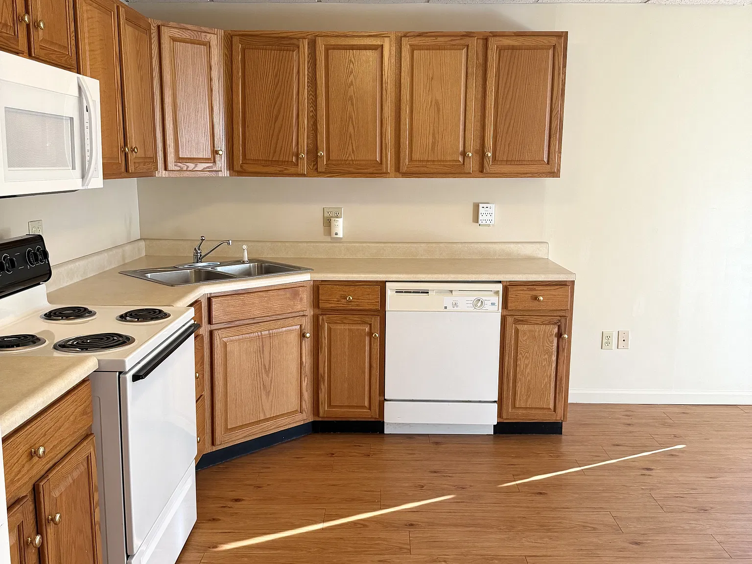 215 West 2nd Street - 3 — Photo 2