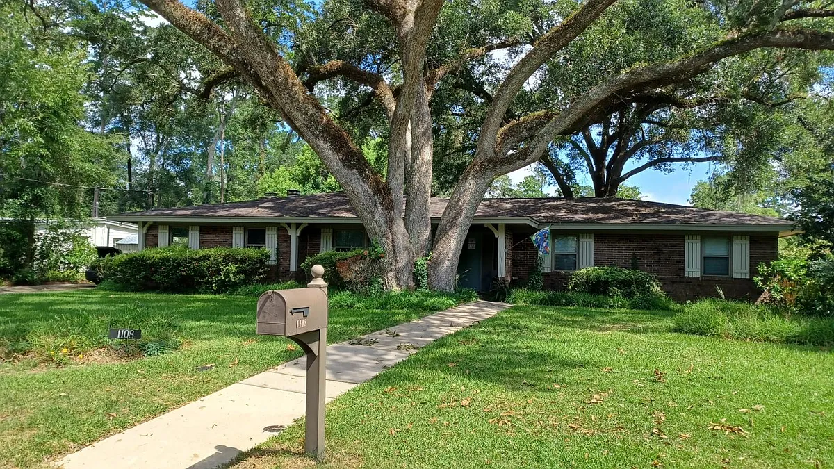 Front Yard - 1108 Mimosa Dr