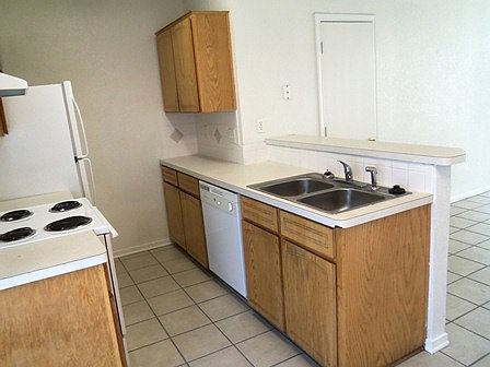 3rd image of 1601 Dugger Cir APT C