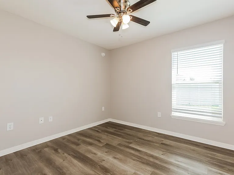 6784 Hanworth Ln — Photo 10