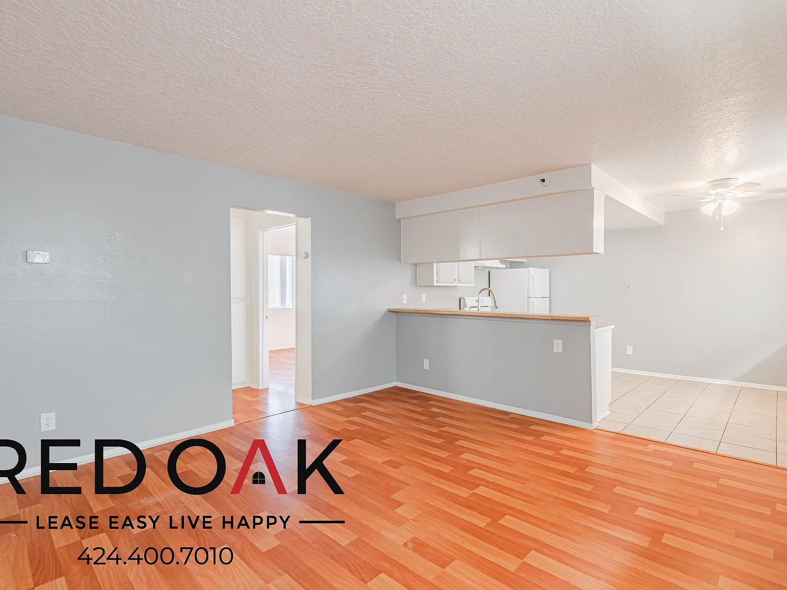 Welcoming 1-Bed with Hardwood-Style Floors, Soaking Tub and On-Site Laundry in the Heart of Hawth... — Photo 1
