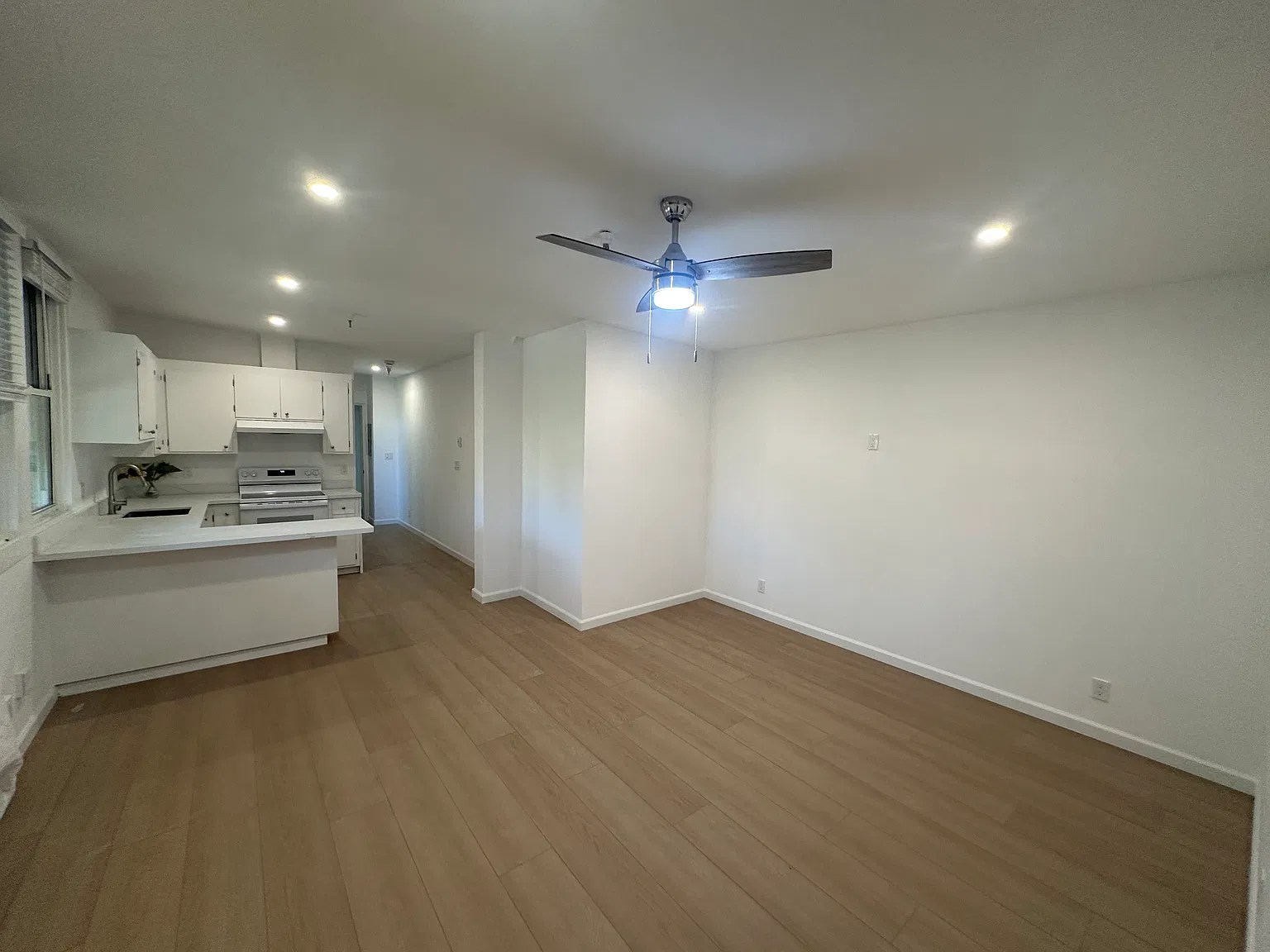 241 El Camino Real — Photo 2