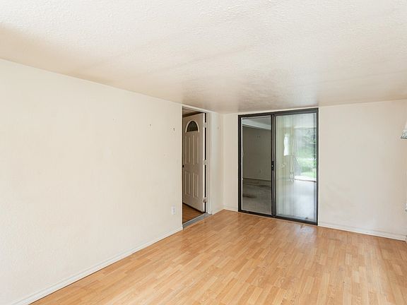 5th image of 611 W Denison Chattaroy Rd