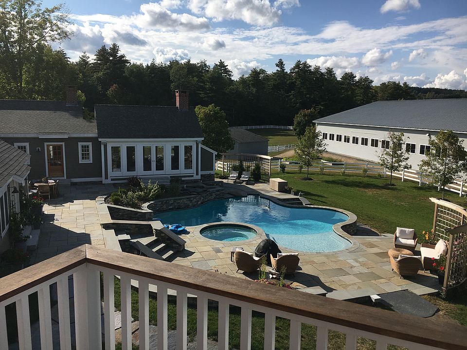 2nd image of 200 Forest Rd