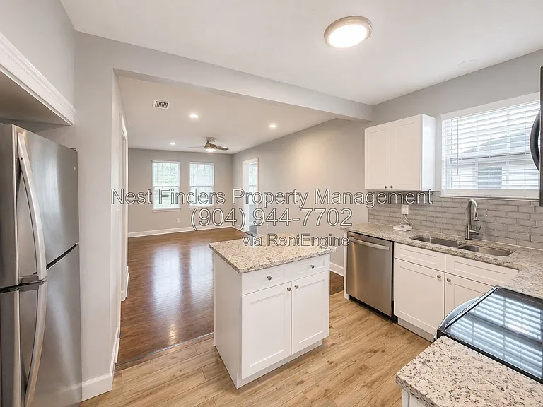 1293 Hamilton St — Photo 10