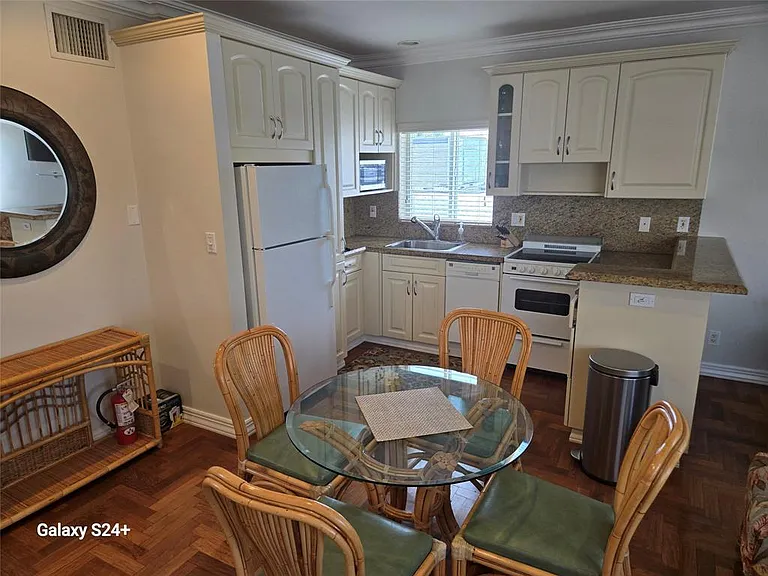 108.5 Eastlake Way #UP — Photo 6