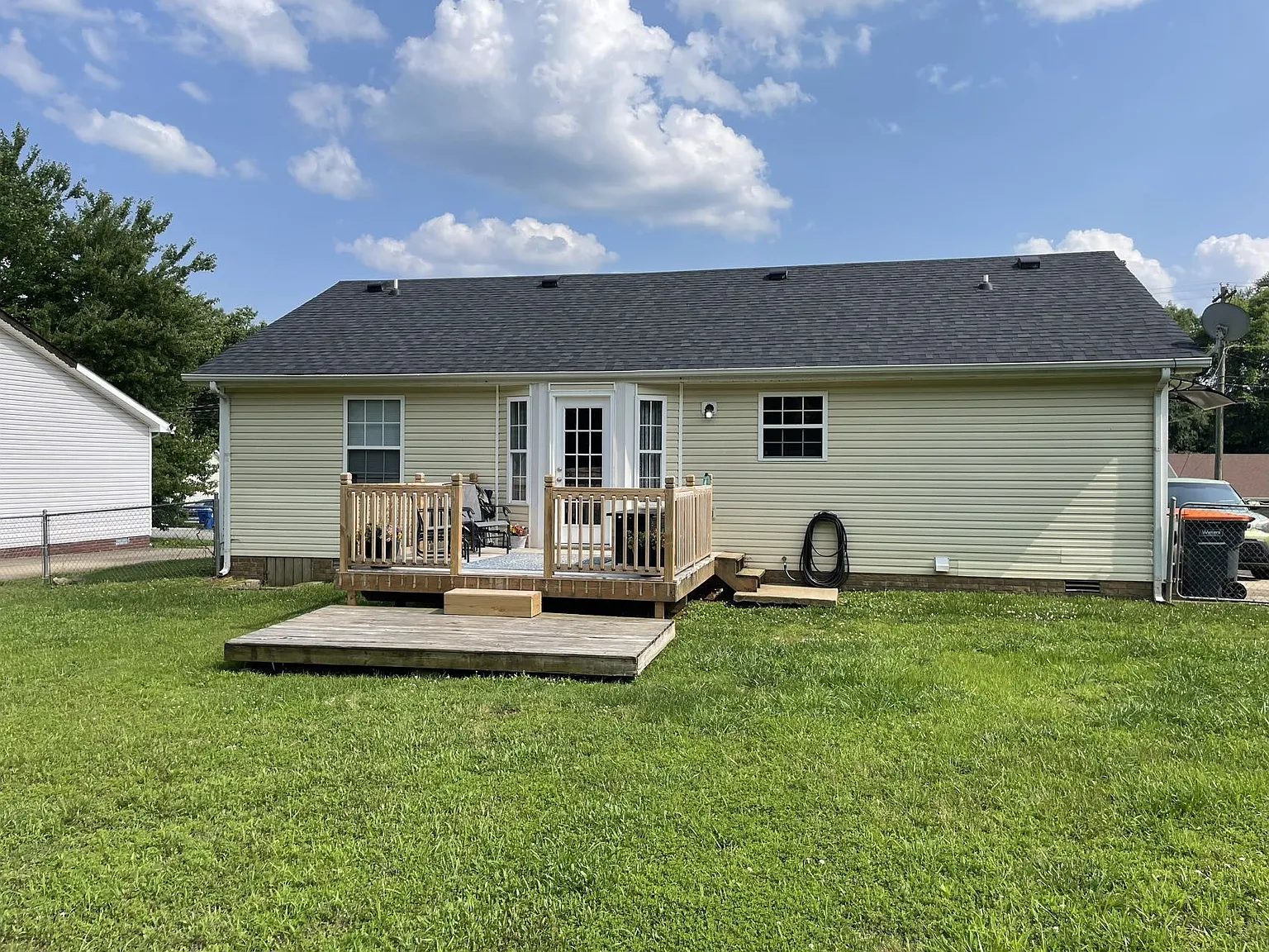3 bed, 1137 sqft, $1,575 — Photo 3