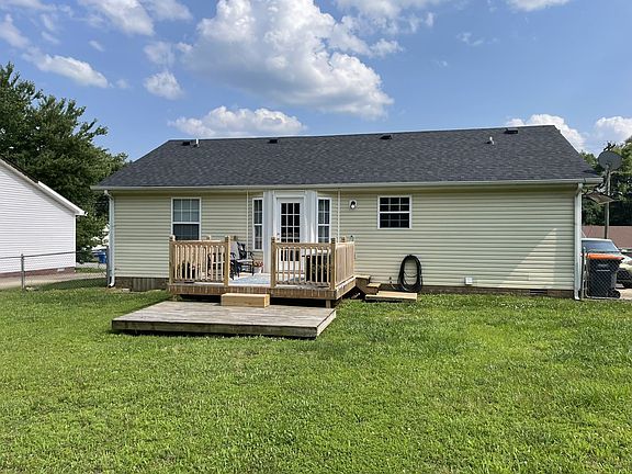 3rd image of 611 Woodhaven Dr