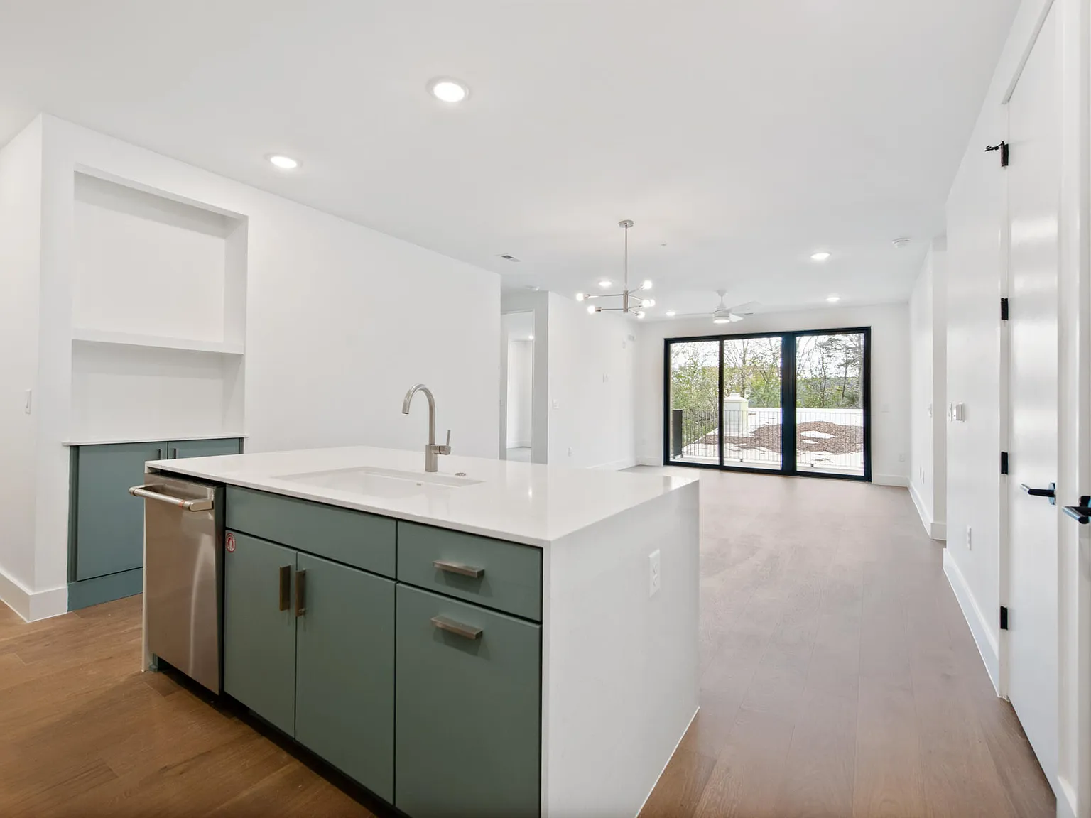 2 bed, 1288 sqft, $3,100 — Photo 2