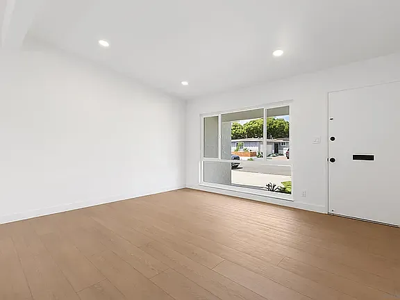 8851 Geraldine Ave — Photo 3
