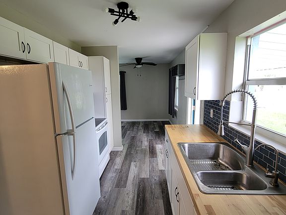 4th image of 22057 Belinda Ave
