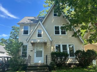 913 Greyton Rd, Cleveland Heights, OH 44112
