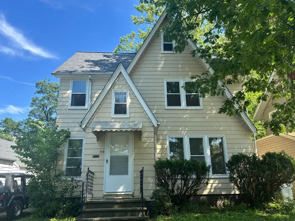 913 Greyton Rd, Cleveland Heights, OH 44112