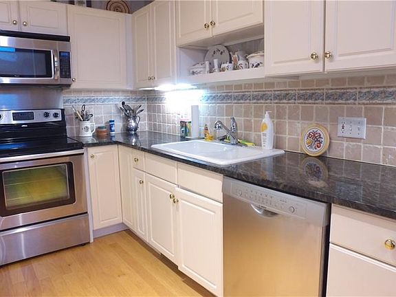 2nd image of 195 Pine Glen Dr