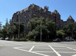 141 Woodmere Blvd APT 4B, Woodmere, NY 11598