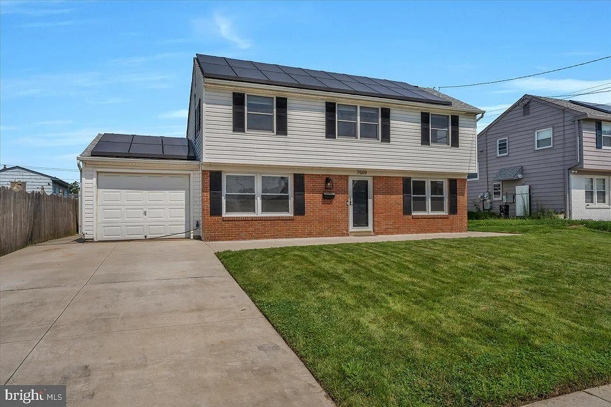 3 bed, 1428 sqft, $3,200 — Photo 3