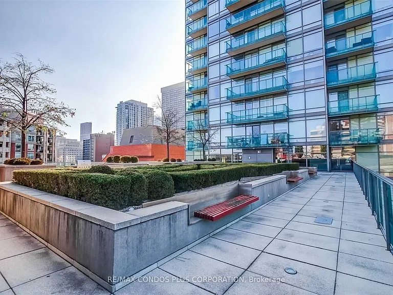 18 Yorkville Ave #2505 — Photo 41