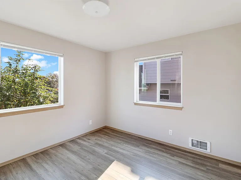 Multi-Family - 1313 Nw Falls Creek Lp — Photo 10