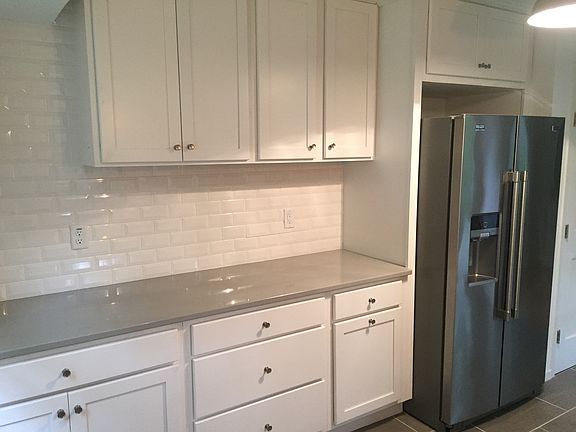 Quartz counter/SS appliances