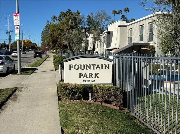 22049 Oxnard St, Woodland Hills, CA 91367