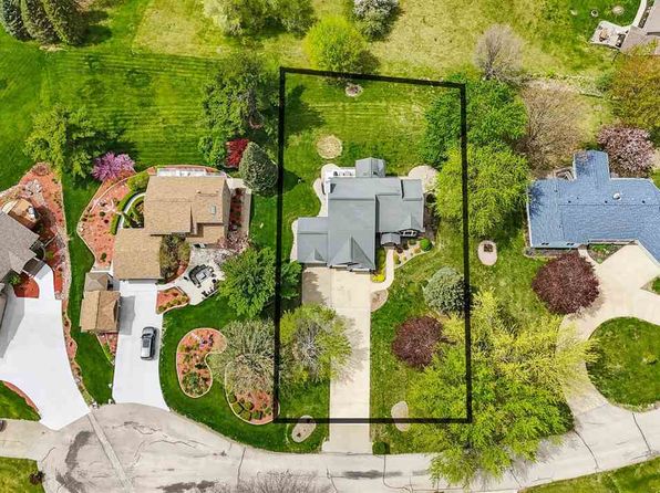 1659 Apache Dr NE, Solon, IA 52333