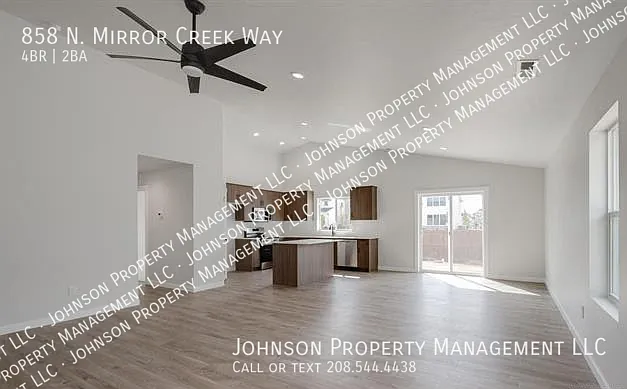 858 N Mirror Creek Way — Photo 2