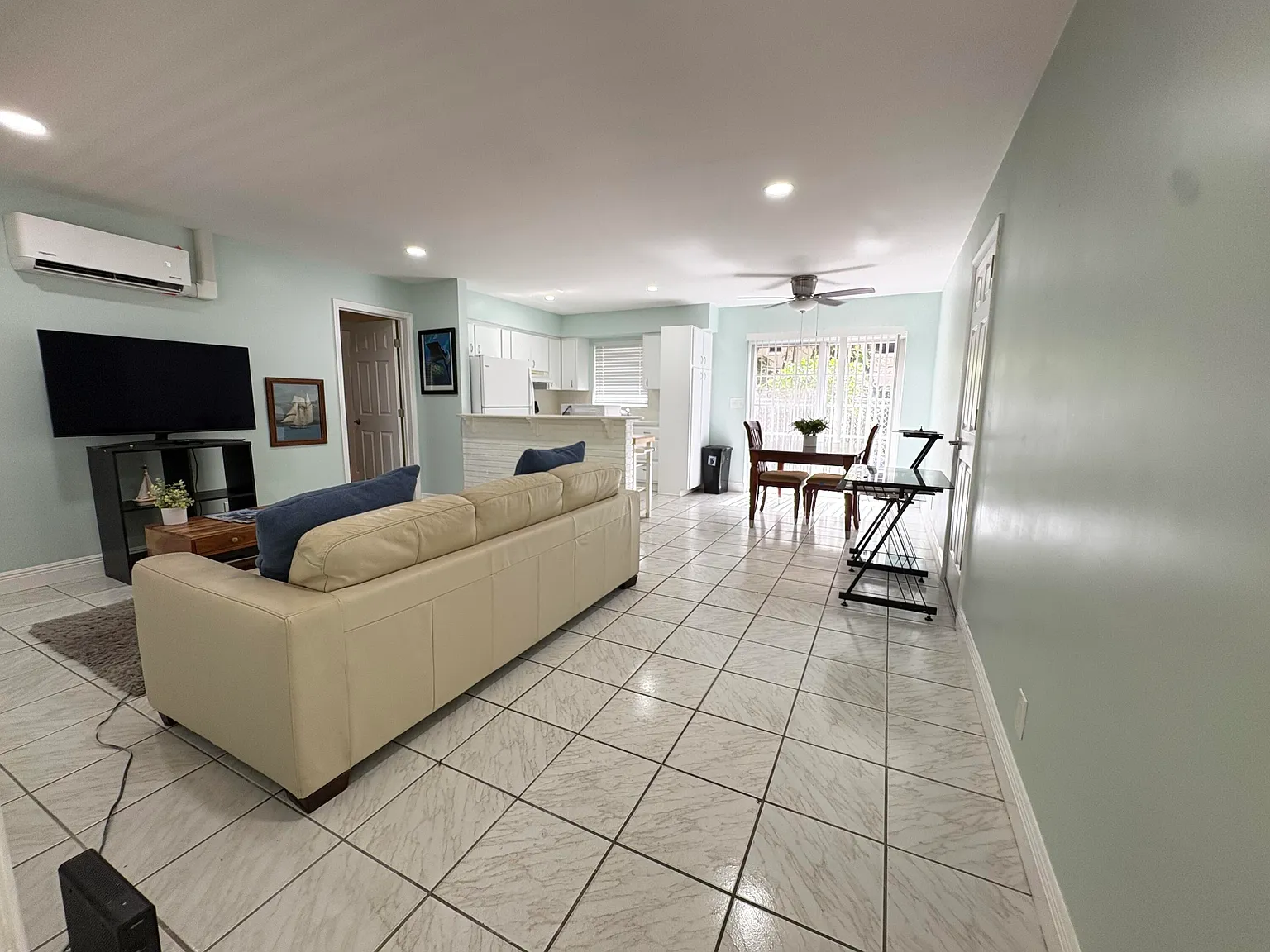 1 bed, 1.0 bath, 650 sqft, $1,800 — Photo 2