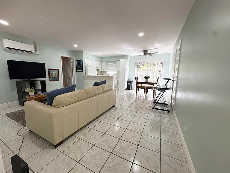 720 SE 15th St #2 — Photo 2