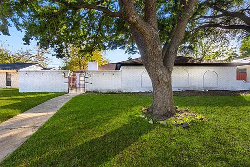 6930 Thornwood Dr Photo 1